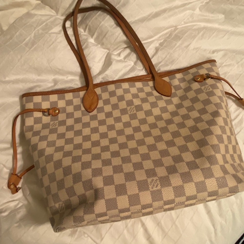 Louis Vuitton Neverfull MM and matching wristlet